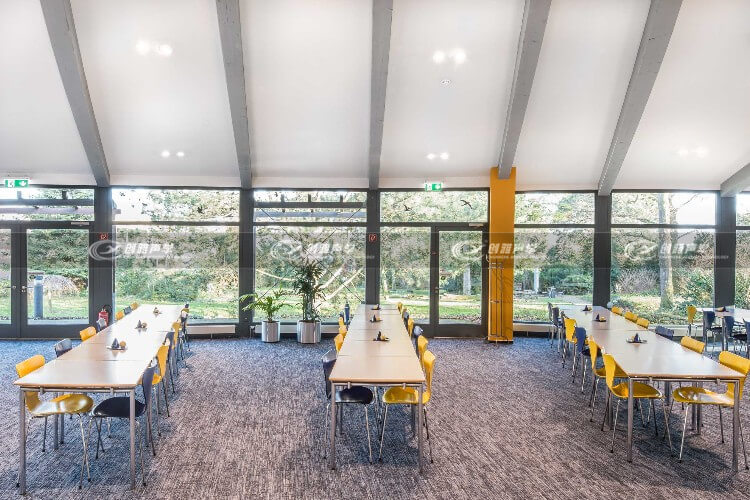 培訓學(xué)院翻新工程使用微粒吸聲(shēng)闆